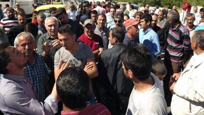 Malatya&#039;da kavşak isteyen vatandaşlar yol kapadı