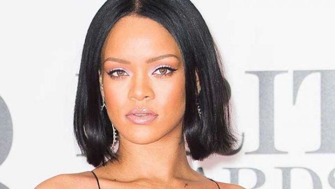 Rihanna sosyal medyanın diline düştü