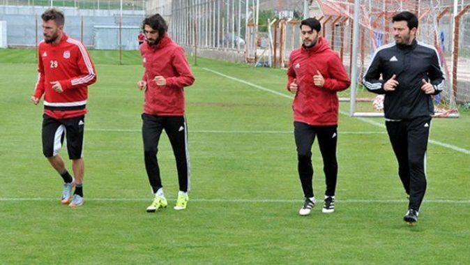 Şampiyon Sivasspor, 4 oyuncusunu gönderdi
