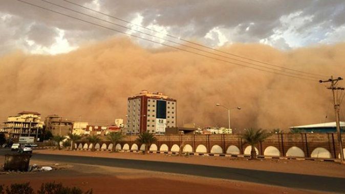 Sudan&#039;ın başkenti kum fırtınasına teslim oldu
