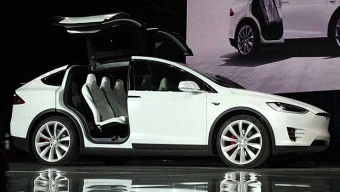 Tesla X SUV resmî olarak en güvenli otomobil