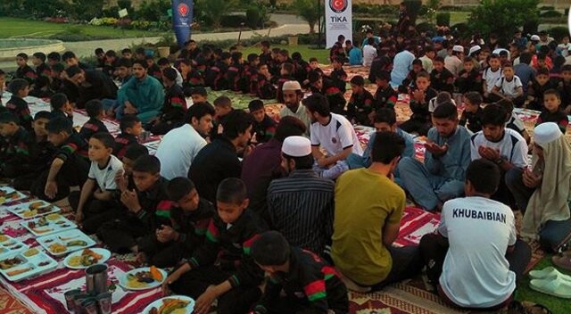 TİKA’dan Pakistan’daki yetimlere iftar