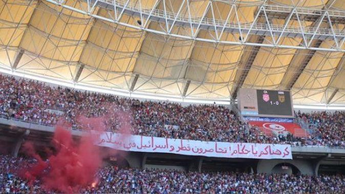 Tunus tribünlerinden Katar&#039;a destek