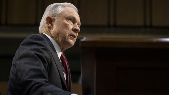 ABD Adalet Bakanı Sessions görevine devam edecek