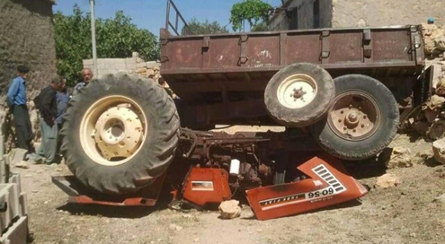Adıyaman&#039;da çalıştırdığı traktörün altında kalan çocuk yaralandı