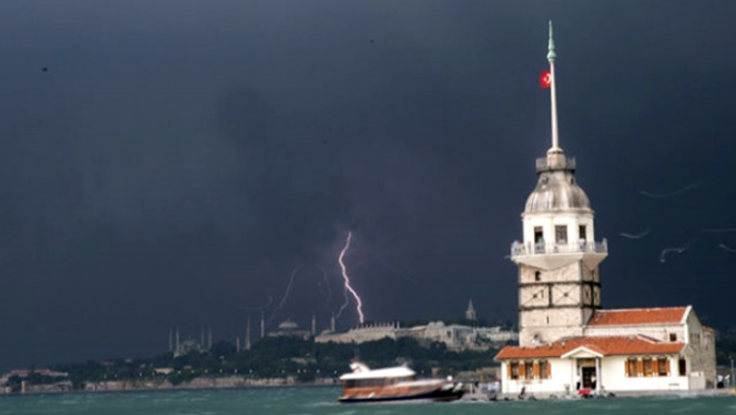 AKOM saat verdi! İstanbul&#039;da gece 3&#039;ten sonra şiddetli yağmur geliyor