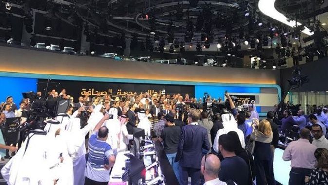 Al Jazeera televizyonunun kapatılması talebine protesto