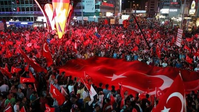 Ankara&#039;da 15 Temmuz Kızılay Meydanı&#039;nda mahşeri kalabalık