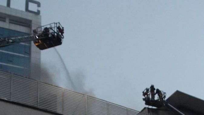 Bayrampaşa’da bit otelde yangın paniği