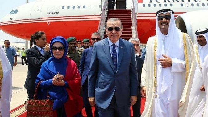 Cumhurbaşkanı Erdoğan&#039;ı Doha&#039;da Katar Emiri karşıladı