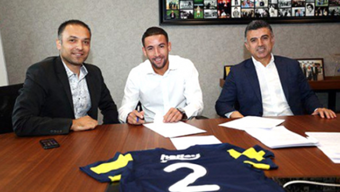 Fenerbahçe&#039;nin yeni transferi Mauricio Isla, resmî imzayı attı