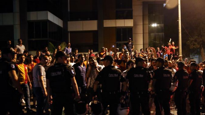 Galatasaray&#039;a Florya&#039;da büyük protesto