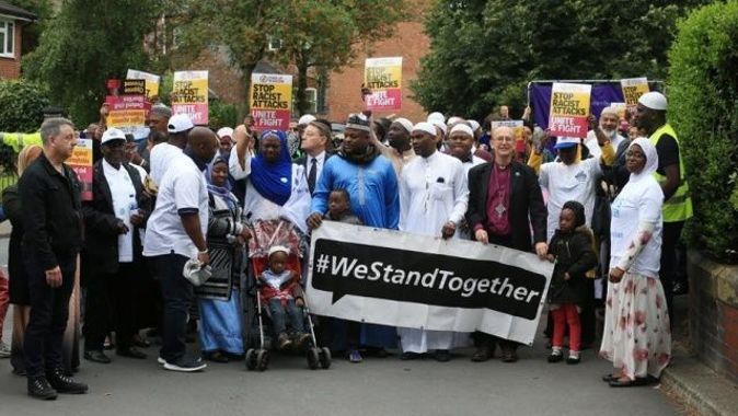 İngiltere&#039;deki İslamofobik saldırı protesto edildi