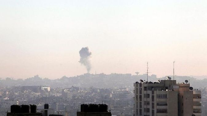 İsrail yine Gazze&#039;yi vurdu