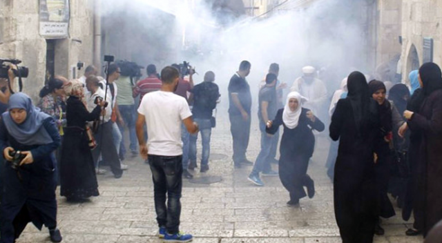 İsrail polisi, Mescid-i Aksa&#039;ya giren müslümanlara saldırdı