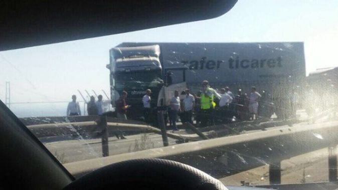 İstanbul - Ankara yolunda tırlar devrildi, trafik kilit!