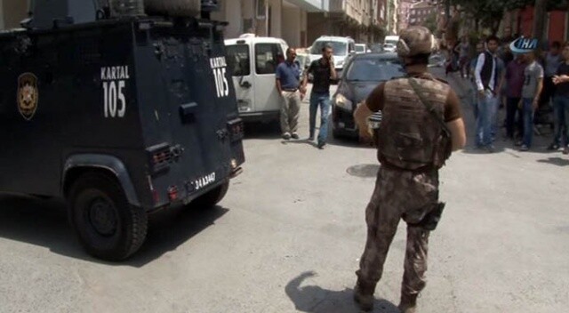 İstanbul Küçükçekmece&#039;de silahlar konuştu, yaralılar var