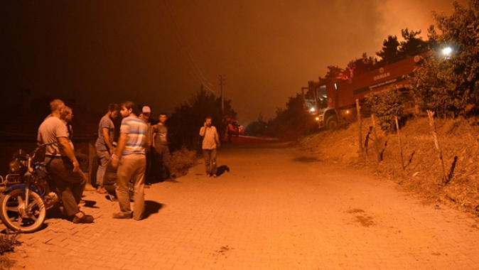 İzmir&#039;deki orman yangını Manisa&#039;ya sıçradı