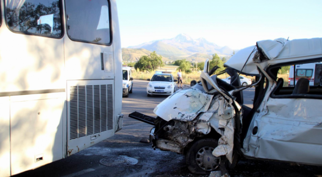 Kayseri&#039;de feci kaza: 6 yaralı