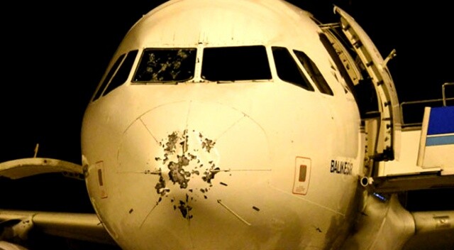Kokpit camı çatlayan uçaktaki yolcu dehşet anlarını anlattı