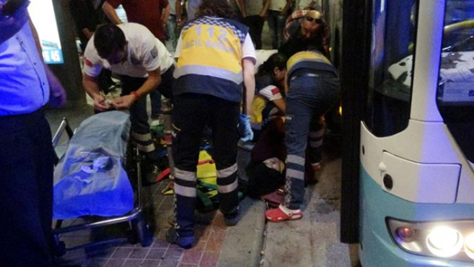 Konya&#039;da belediye otobüsü yolculara çarptı: 5 yaralı