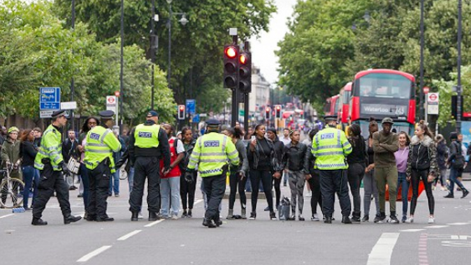 Londra&#039;da gergin protesto