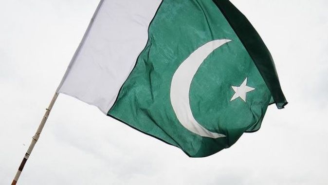 Pakistanlı lider Hak: Devletine sahip çıkan Türk halkını selamlıyorum