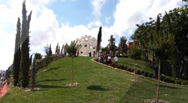Şehitler Anıtı&#039;na ziyaretçi akını