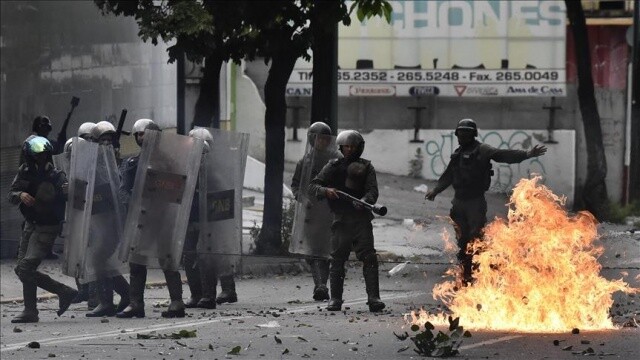 Venezuela&#039;da hükûmet karşıtı gösteriler devam ediyor