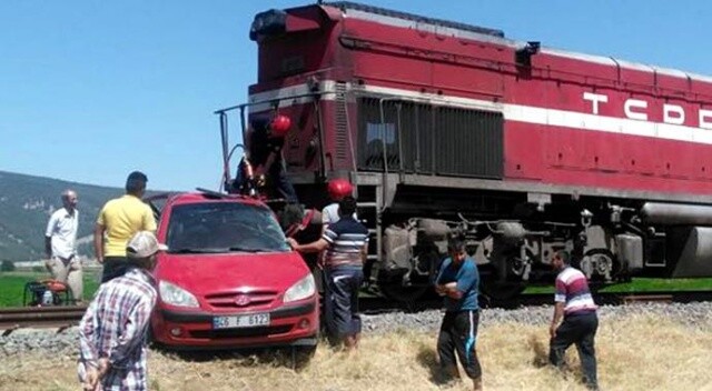 Yük treni otomobili biçti: 2 ölü, 1 yaralı