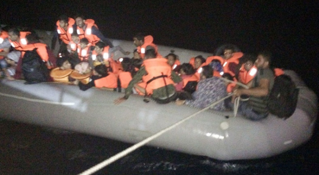 450 göçmen ve 4 göçmen kaçakçısı yakalandı