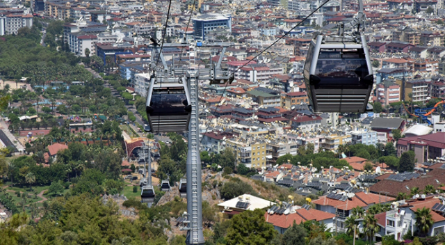 Antalya&#039;da açılan teleferik binlerce yolcu taşıyor