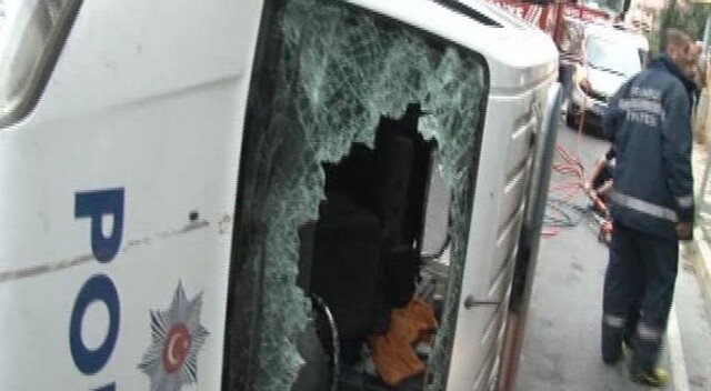 Ataşehir&#039;de polis aracı devrildi:  1 polis yaralı