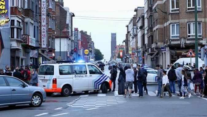 Brüksel&#039;de bomba paniği