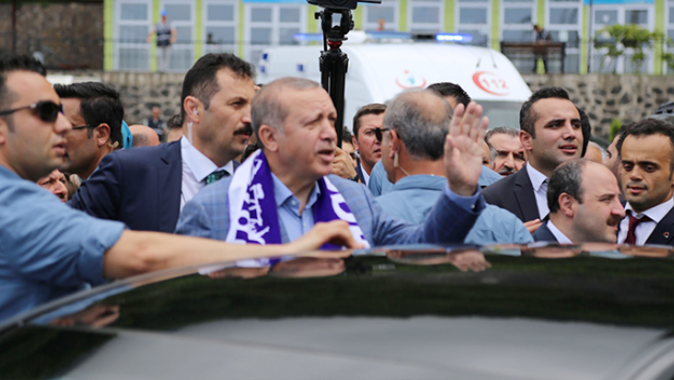 Cumhurbaşkanı Erdoğan&#039;dan Sarp Sınır Kapısı&#039;nda inceleme