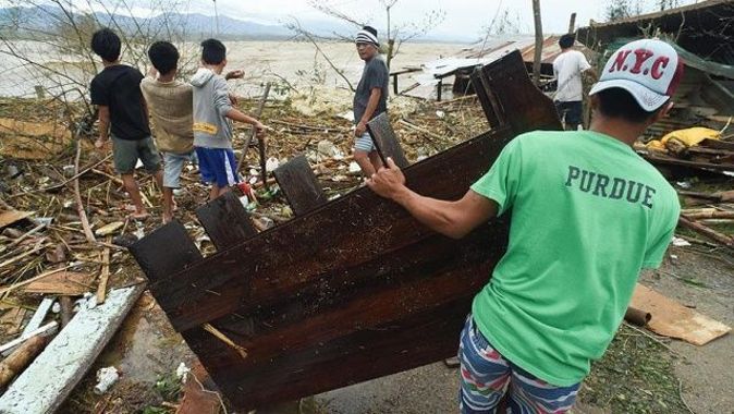 Filipinler&#039;de Pakhar tayfunu nedeniyle 929 aile evlerinden tahliye edildi