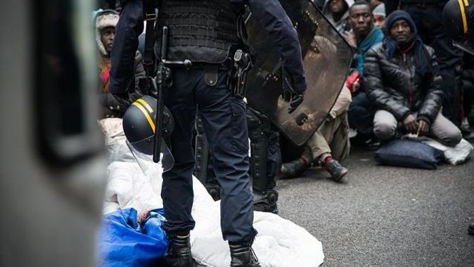 Fransa&#039;da sığınmacılara kötü muamele