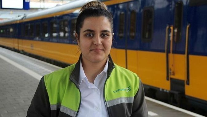 Hollanda&#039;nın en genç bayan tren makinisti Türk kızı