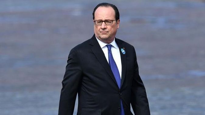 Hollande siyasetten çekilmiyor