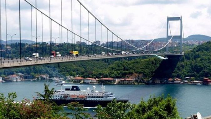 İstanbul Boğazı gemi geçişlerine Furkan için kapatıldı