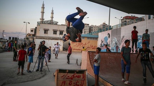 İtalyan gençler ablukayı kırmak için Gazze&#039;de