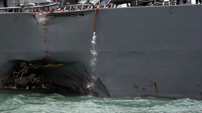 Kaza sonrası ABD savaş gemisinde tehlike! Durmadan su aldı