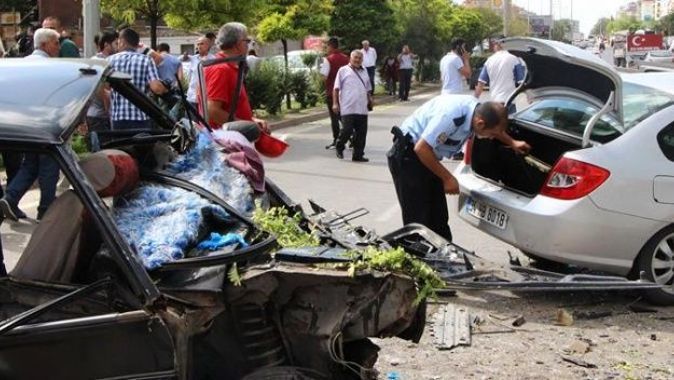 Kırıkkale&#039;de 4 araç çarpıştı: 5 yaralı