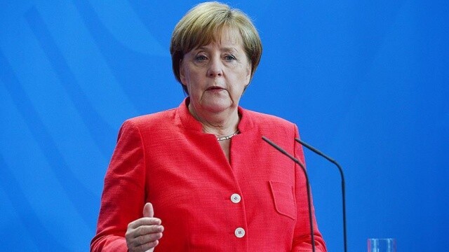 Merkel: Kendisi ile ilgilenen Amerika hiç bir zaman büyük olmayacaktır