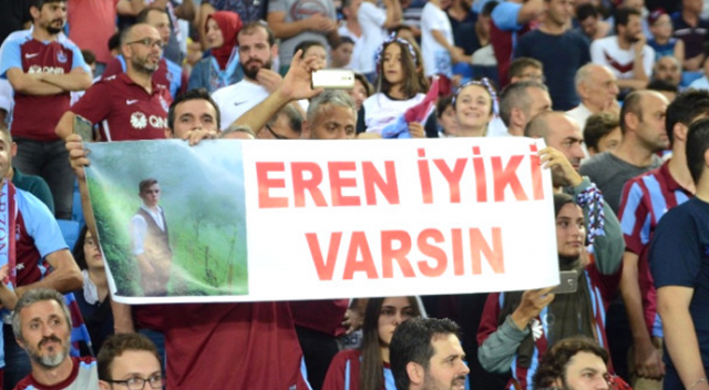 Trabzonspor, sahaya şehit Eren Bülbül&#039;ün pankartıyla çıktı