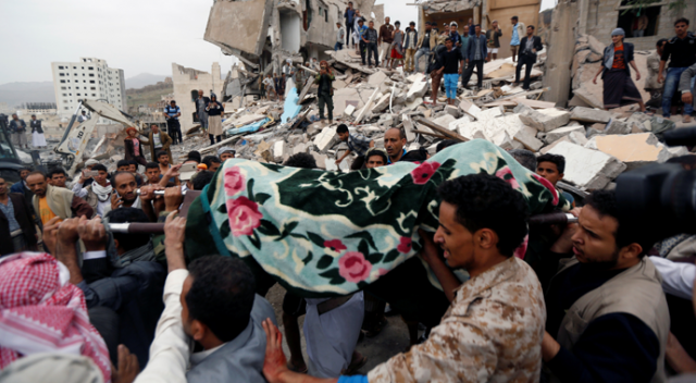 Suudi Arabistan, Yemen&#039;i vurdu: Çok sayıda ölü var