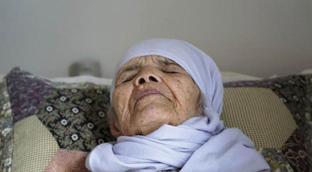 106 yaşındaki engelli kadını, sınır dışı edilme korkusu sardı!