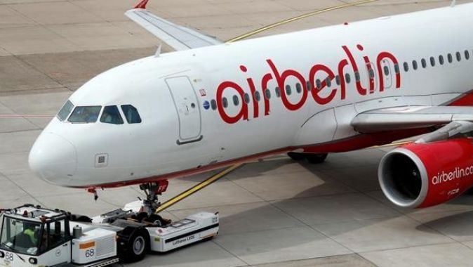200 pilotu hastalanan Air Berlin 100 uçuşunu iptal etti