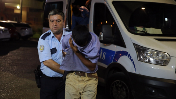 Adana’da camını sildirmek istemeyen polisi öldüresiye dövdüler