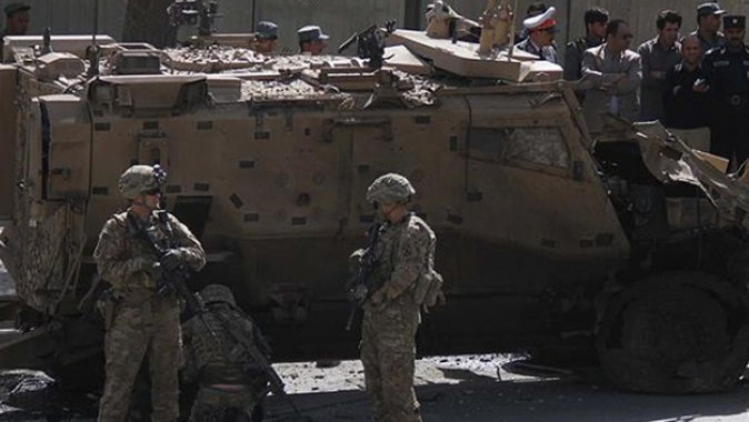 Afganistan&#039;da NATO konvoyuna bombalı saldırı